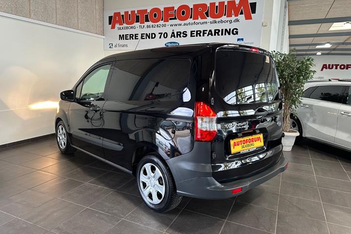 Sort Ford Transit Courier fra 2022