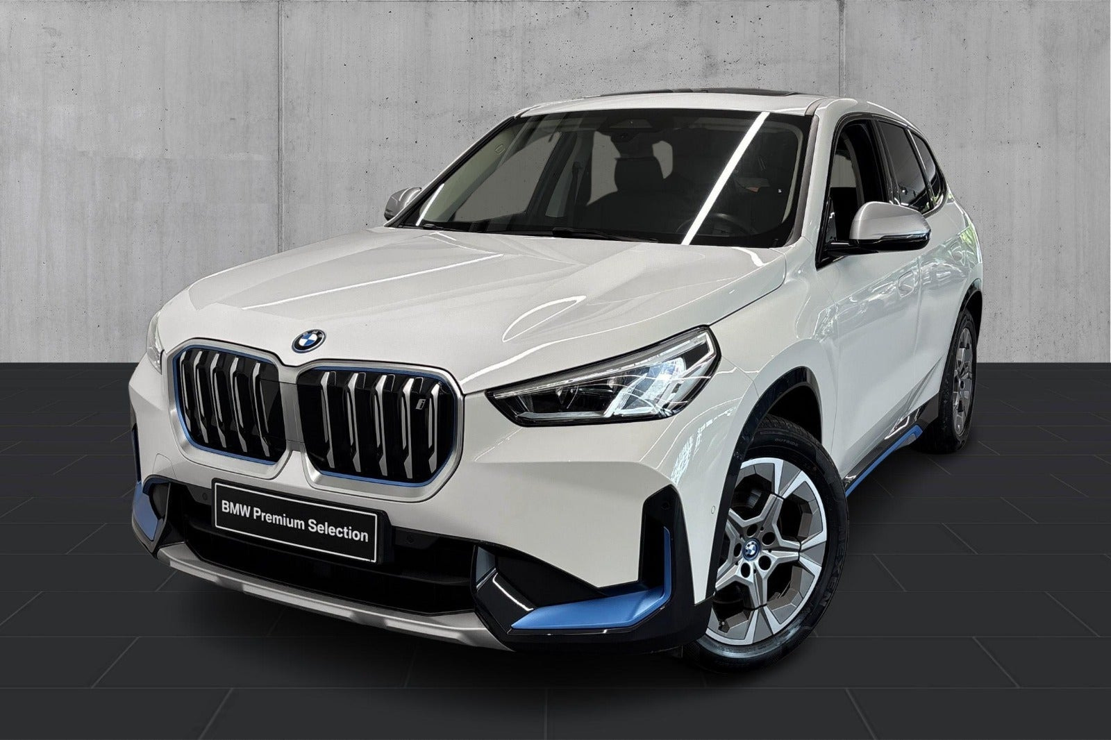 BMW iX1 xDrive30 X-Line