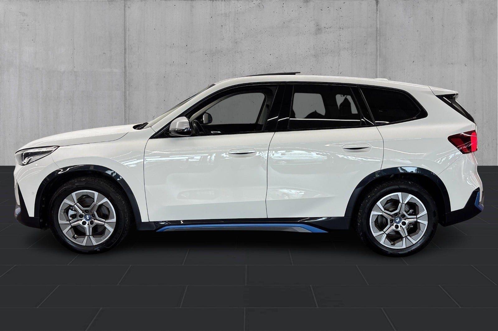 Hvid BMW iX1 fra 2023