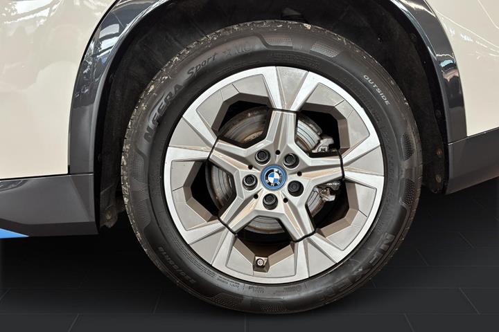 Hvid BMW iX1 fra 2023