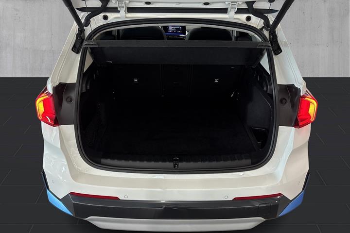 Hvid BMW iX1 fra 2023