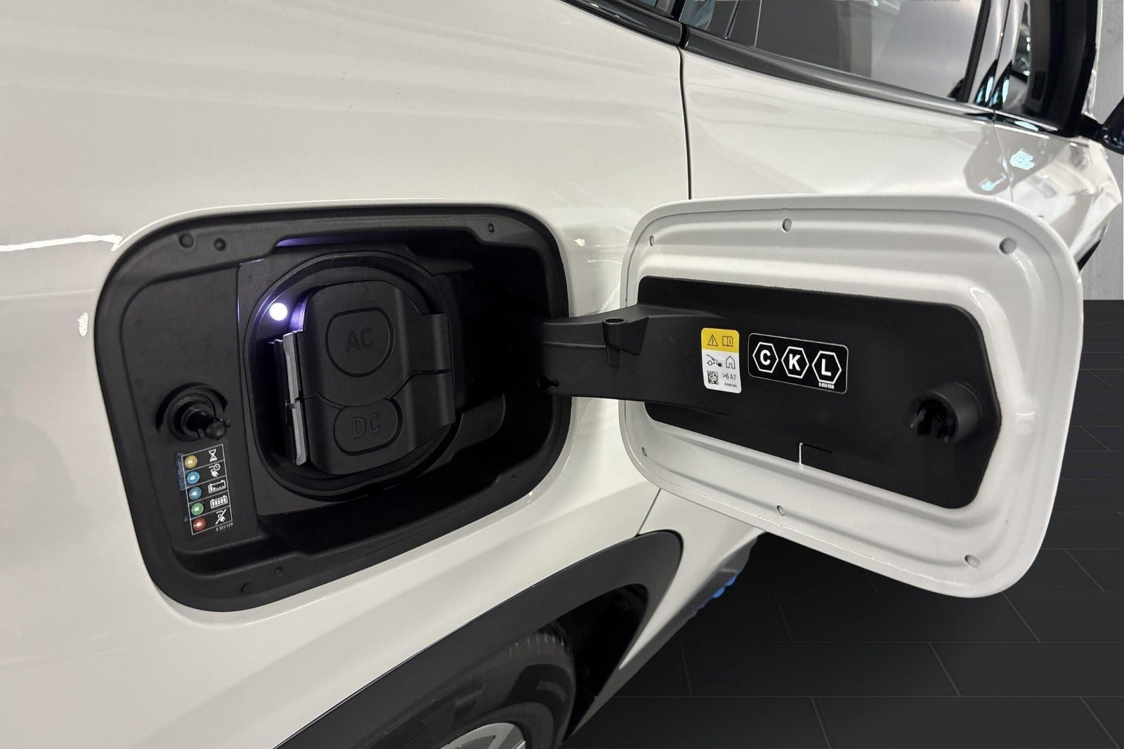 Hvid BMW iX1 fra 2023