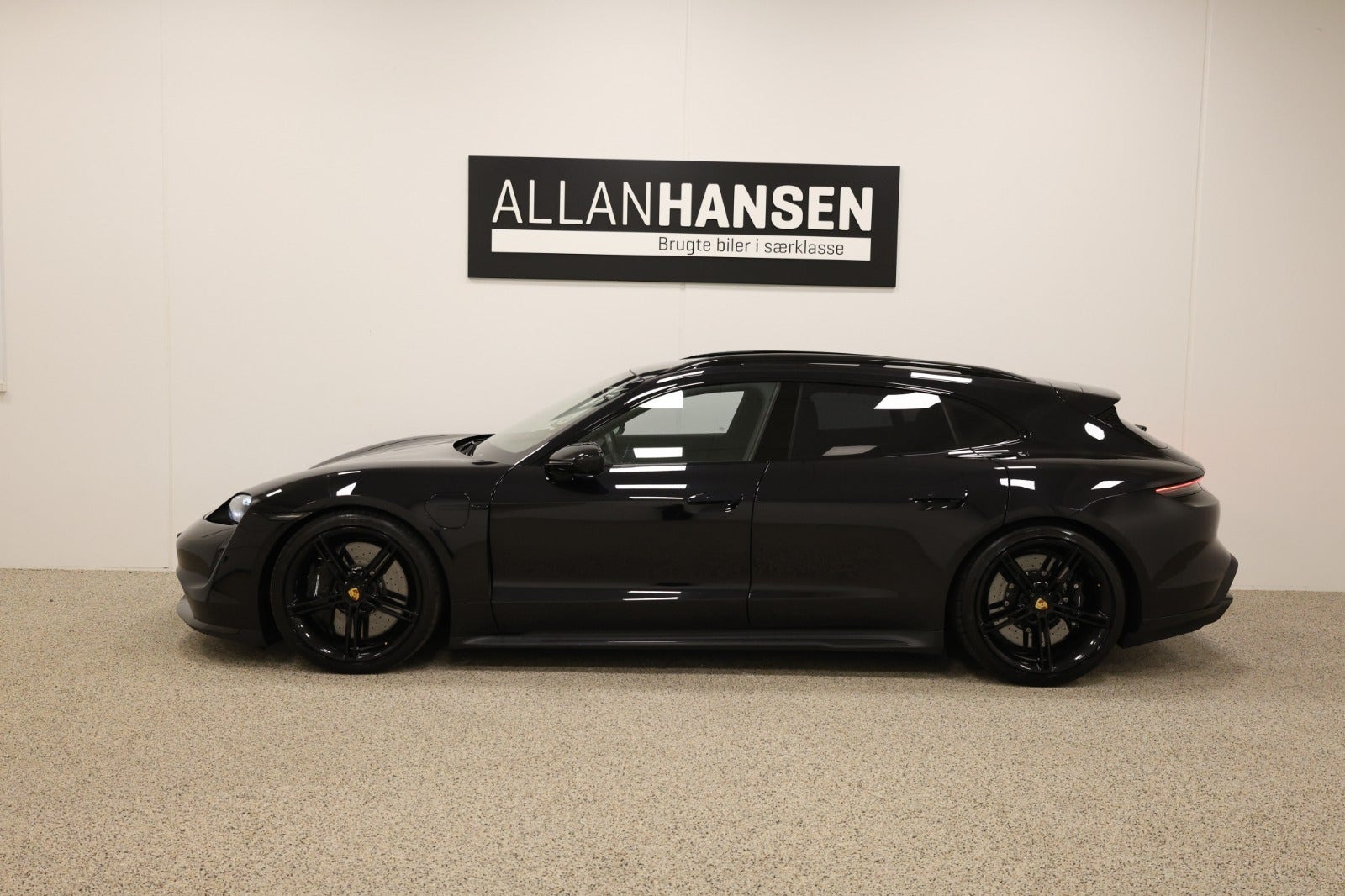 Sort Porsche Taycan Turbo S fra 2023