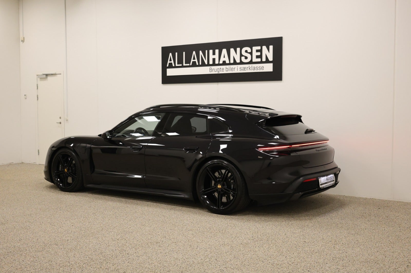 Sort Porsche Taycan Turbo S fra 2023