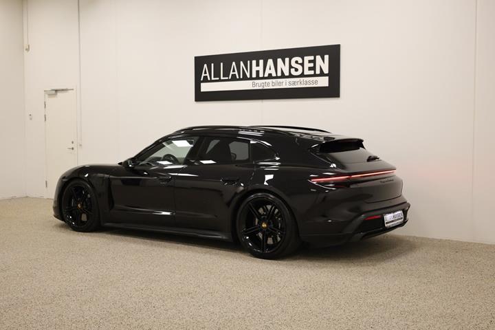Sort Porsche Taycan Turbo S fra 2023