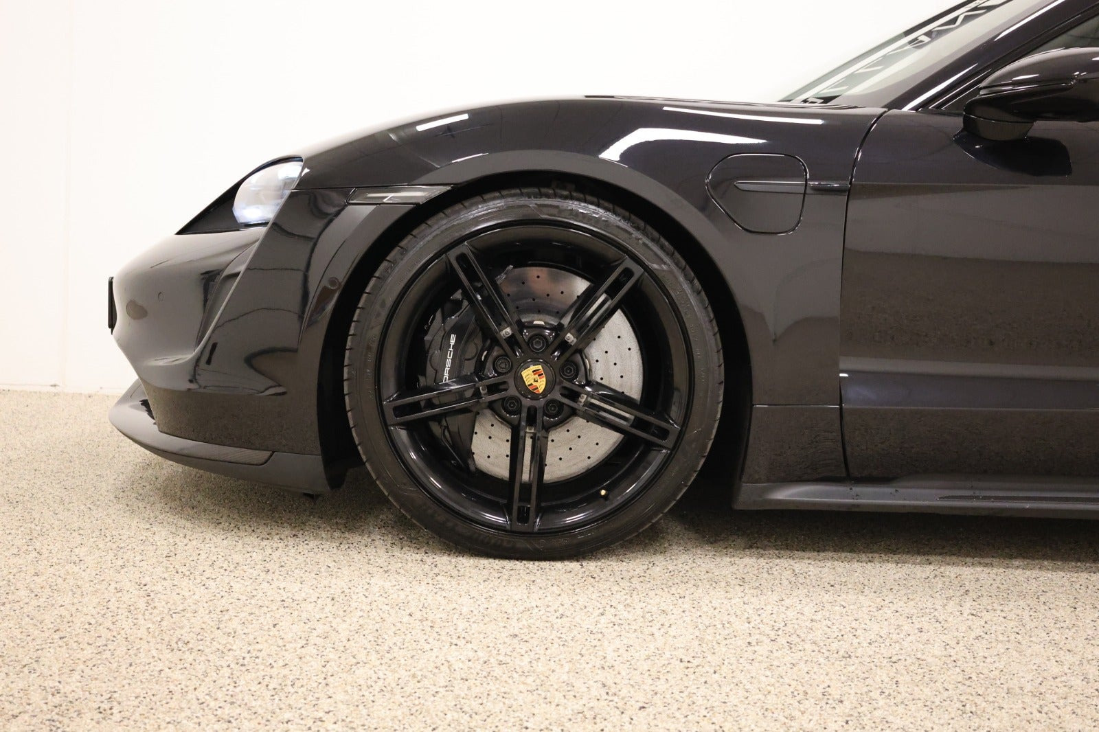 Sort Porsche Taycan Turbo S fra 2023