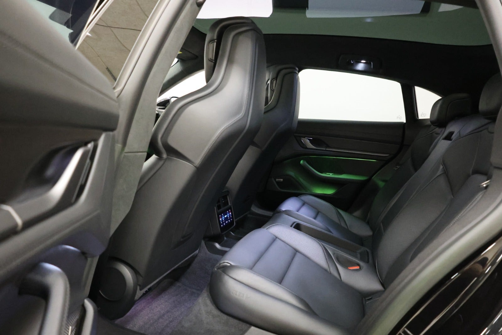 Sort Porsche Taycan Turbo S fra 2023