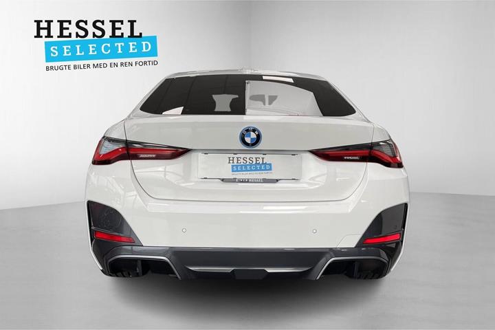 Hvid BMW i4 fra 2023