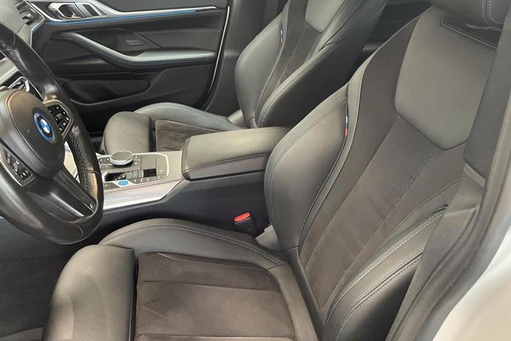 Hvid BMW i4 fra 2023