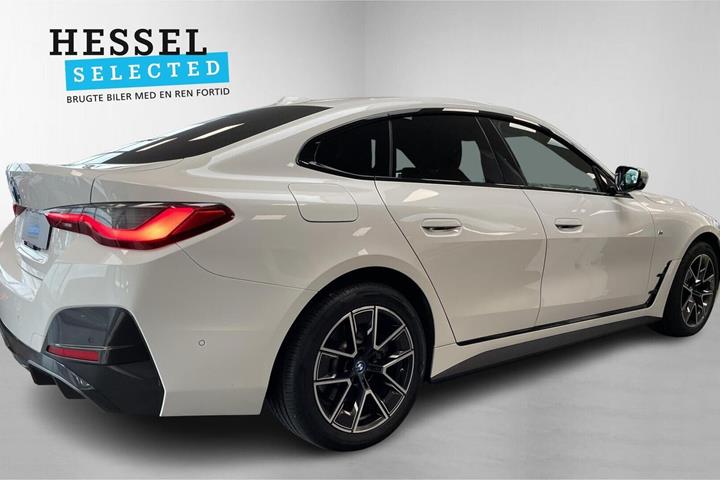 Hvid BMW i4 fra 2023