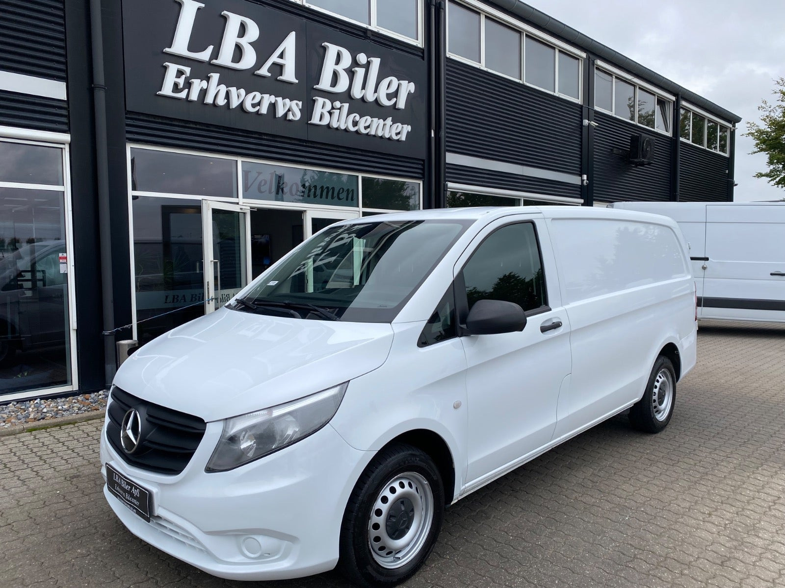 Hvid Mercedes Vito 114 fra 2021