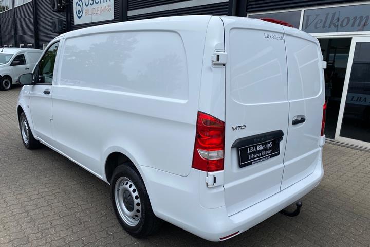 Hvid Mercedes Vito 114 fra 2021