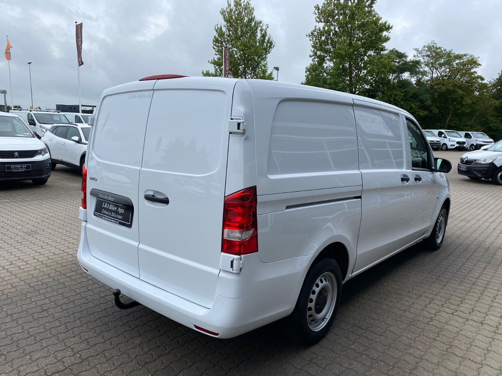 Hvid Mercedes Vito 114 fra 2021