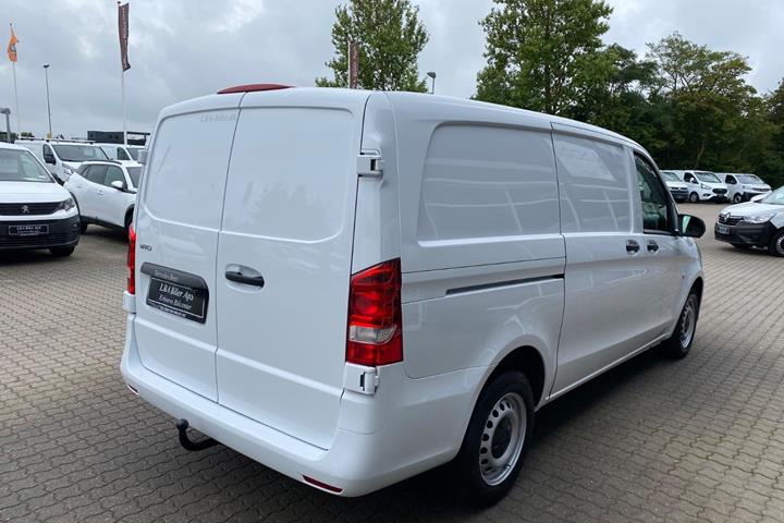Hvid Mercedes Vito 114 fra 2021