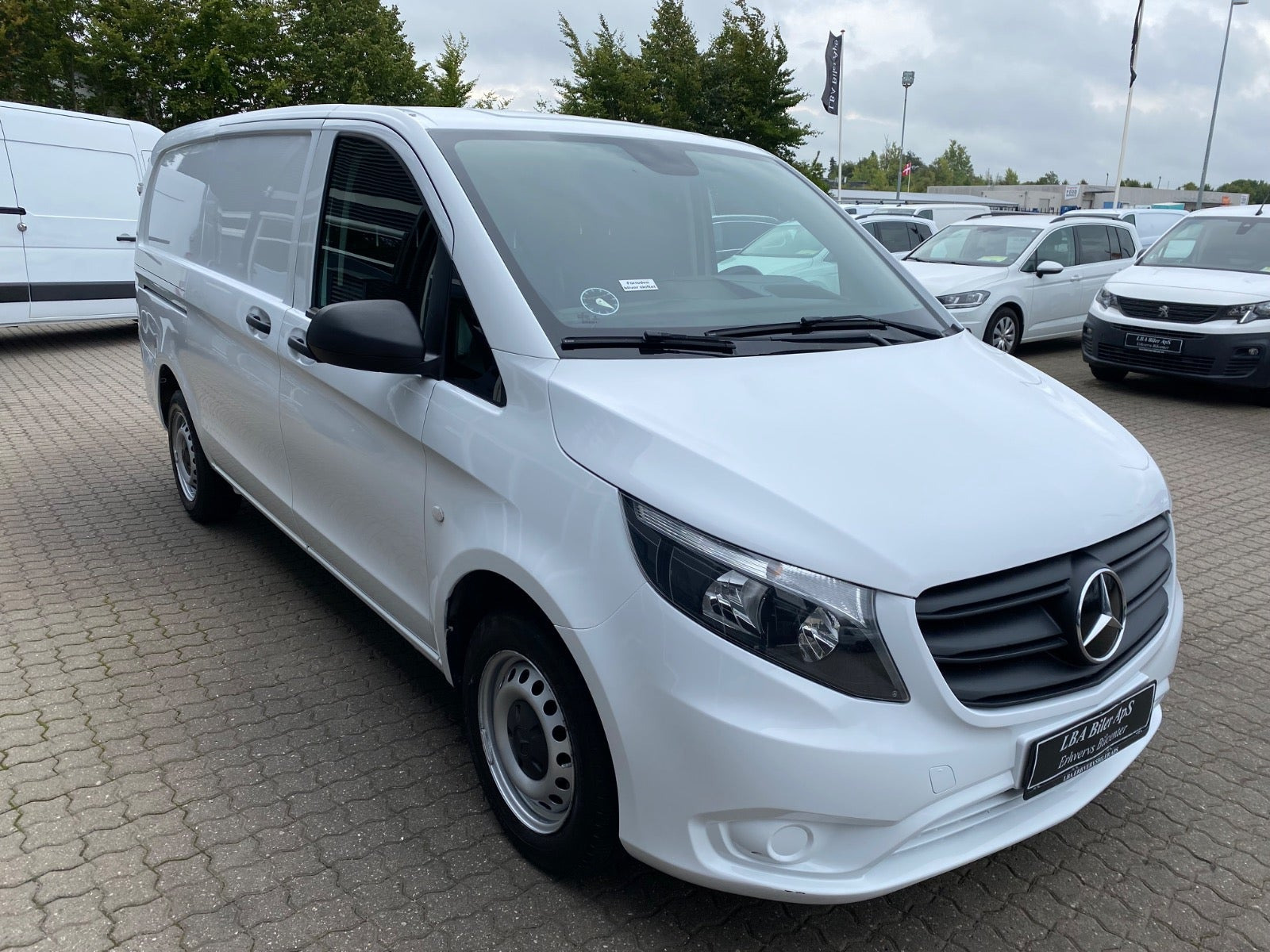 Hvid Mercedes Vito 114 fra 2021