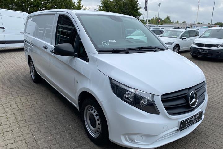 Hvid Mercedes Vito 114 fra 2021