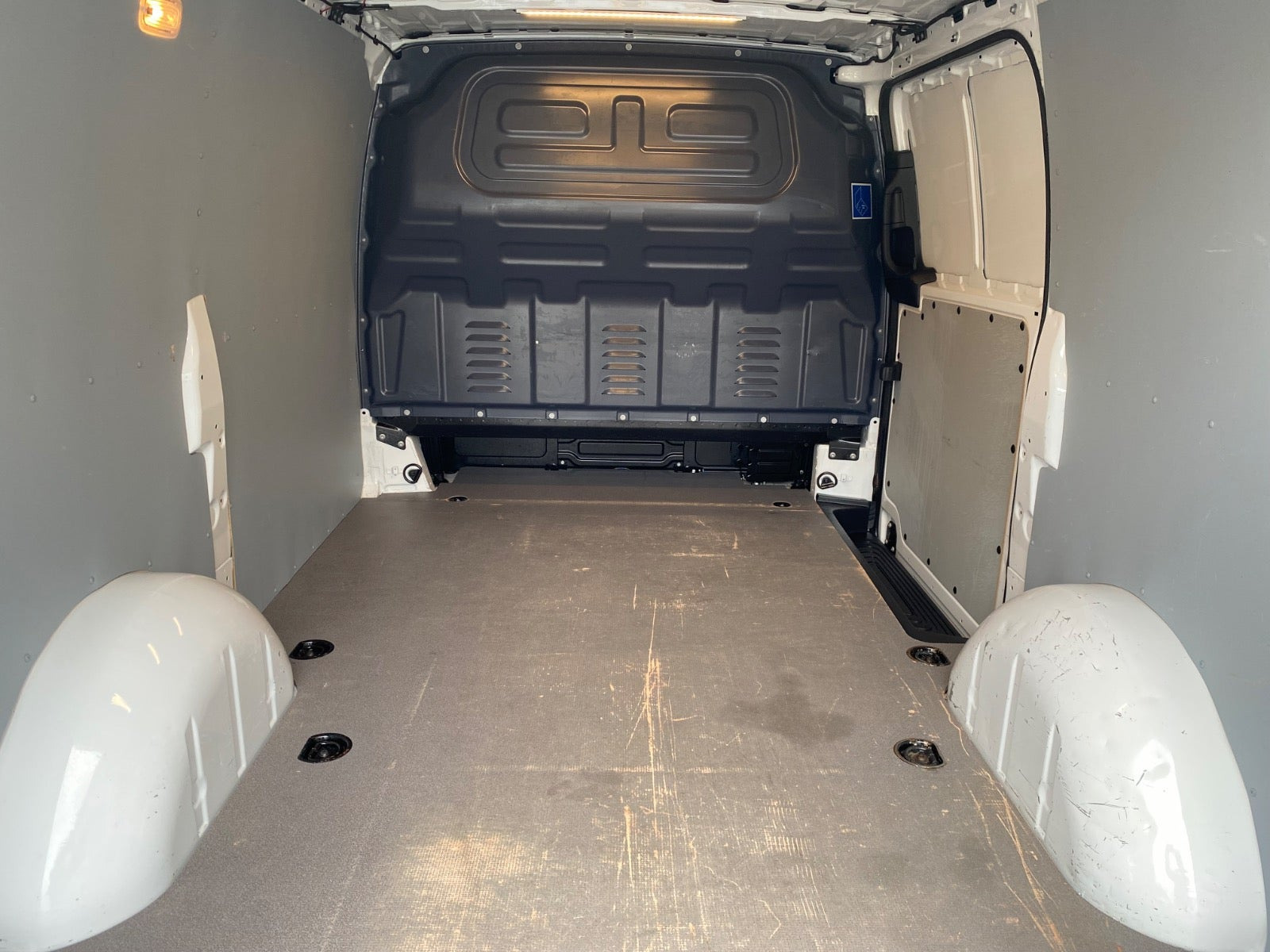 Hvid Mercedes Vito 114 fra 2021