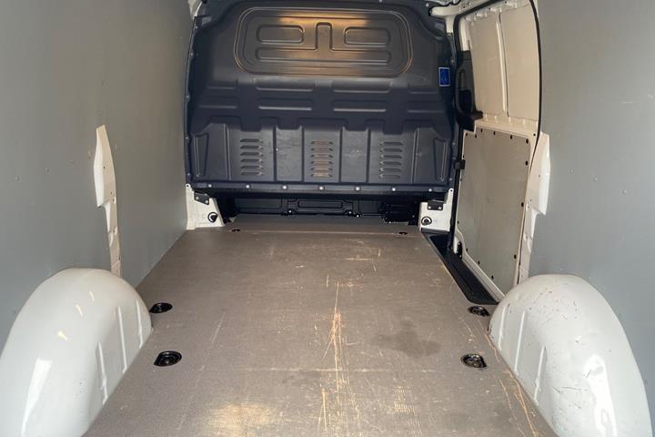 Hvid Mercedes Vito 114 fra 2021