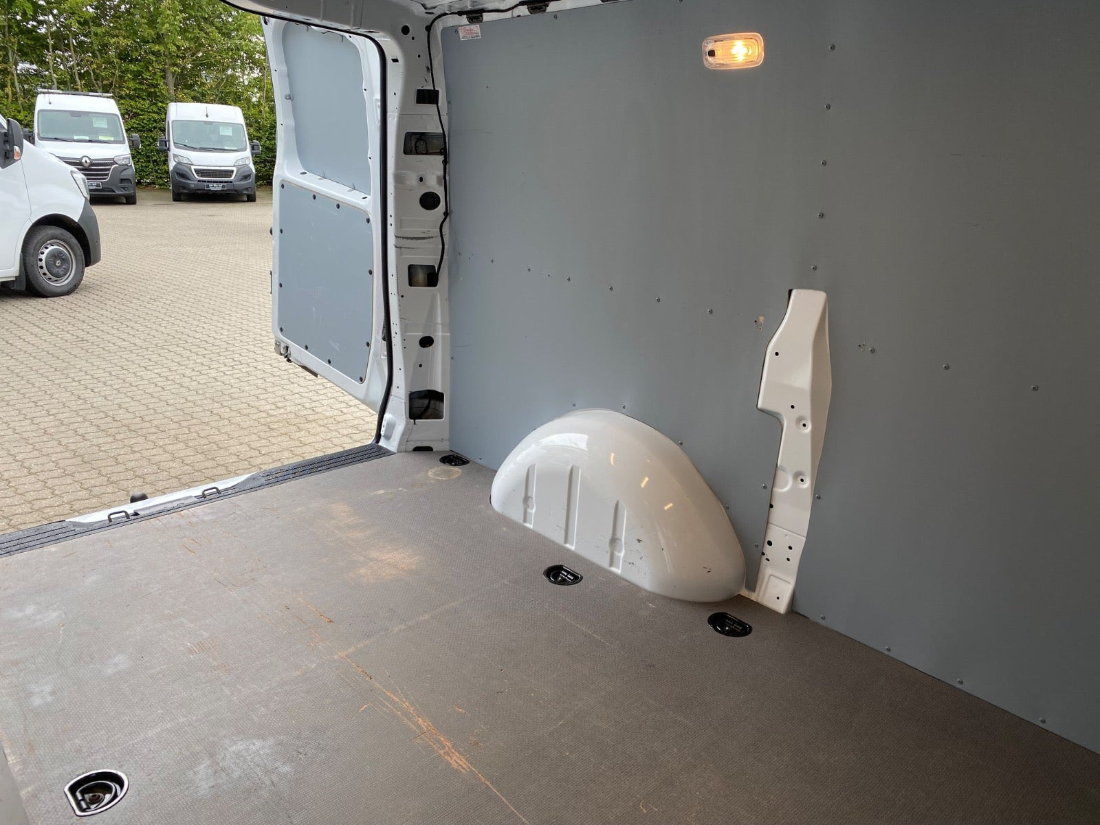 Hvid Mercedes Vito 114 fra 2021