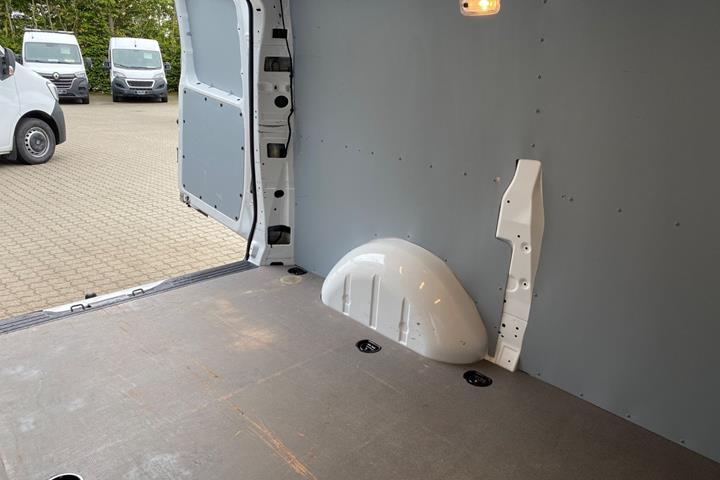 Hvid Mercedes Vito 114 fra 2021