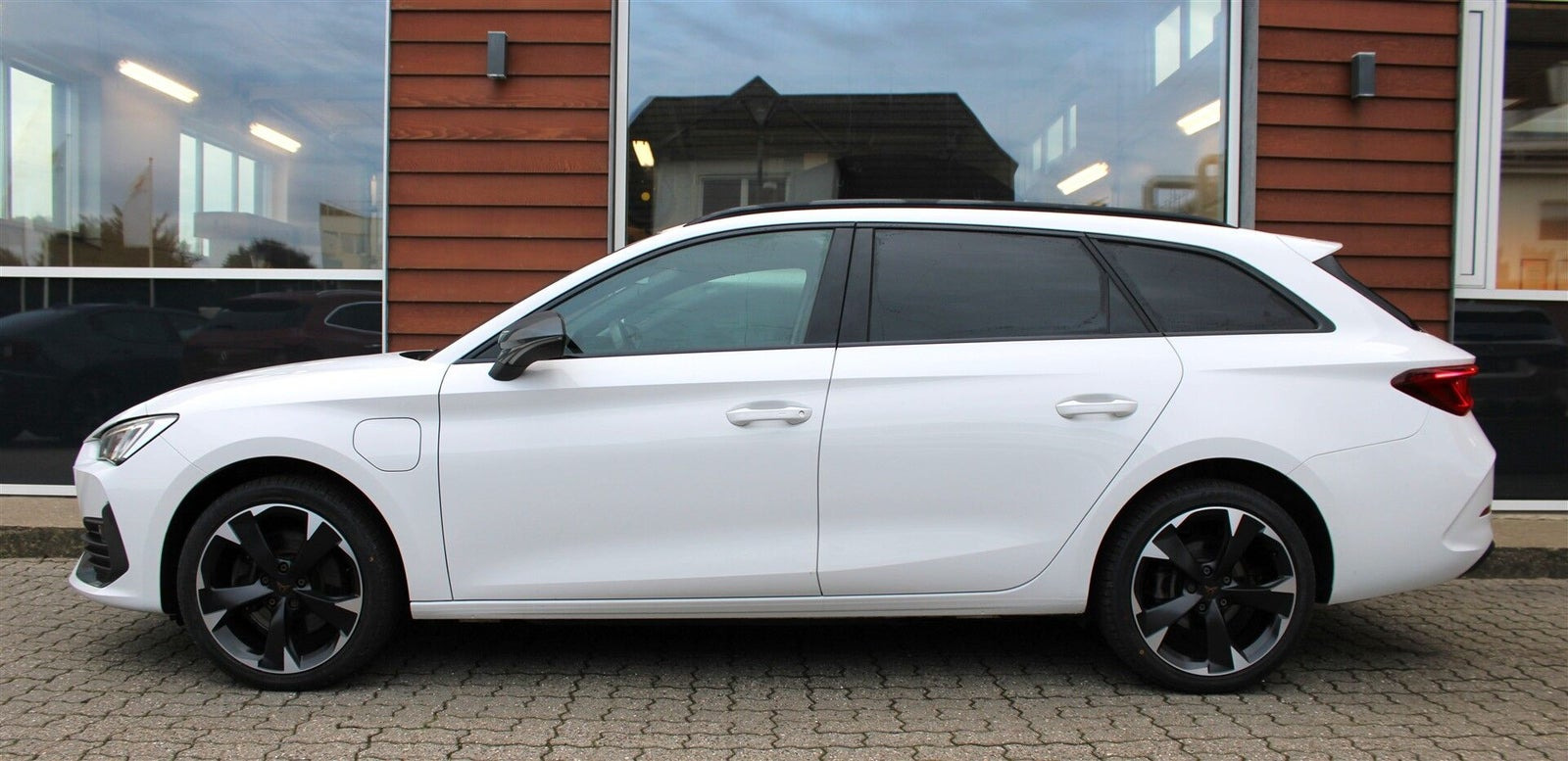 Hvid Cupra Leon fra 2022