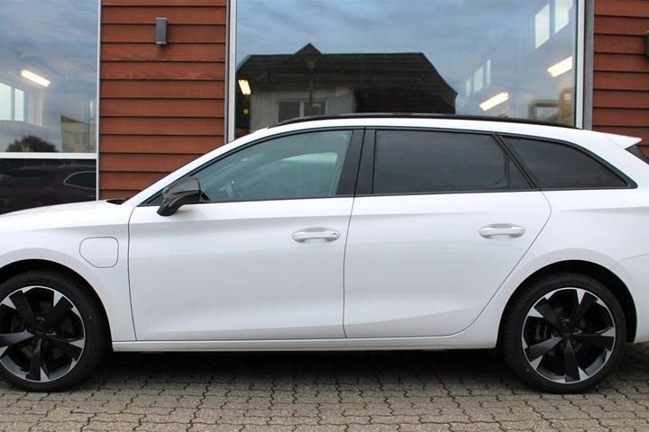 Hvid Cupra Leon fra 2022