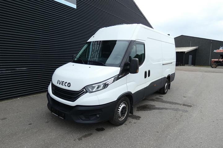 Hvid Iveco Daily fra 2022