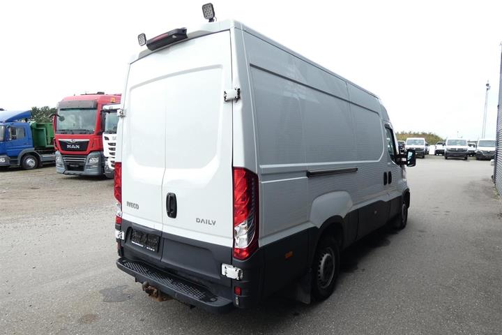 Hvid Iveco Daily fra 2022