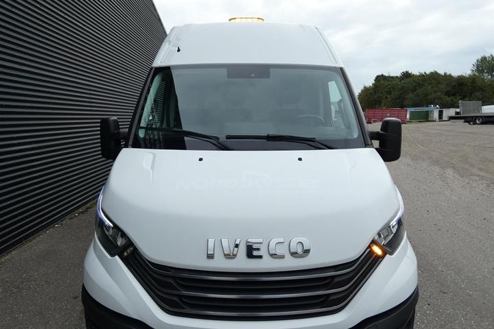 Hvid Iveco Daily fra 2022