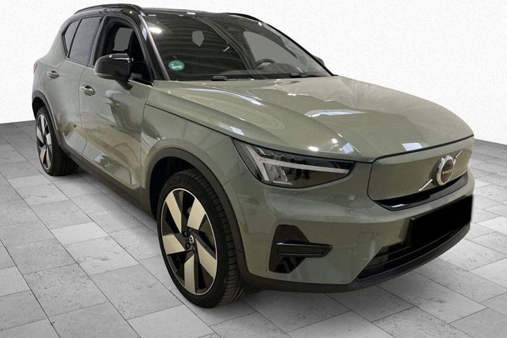 Grøn Volvo XC40 fra 2024
