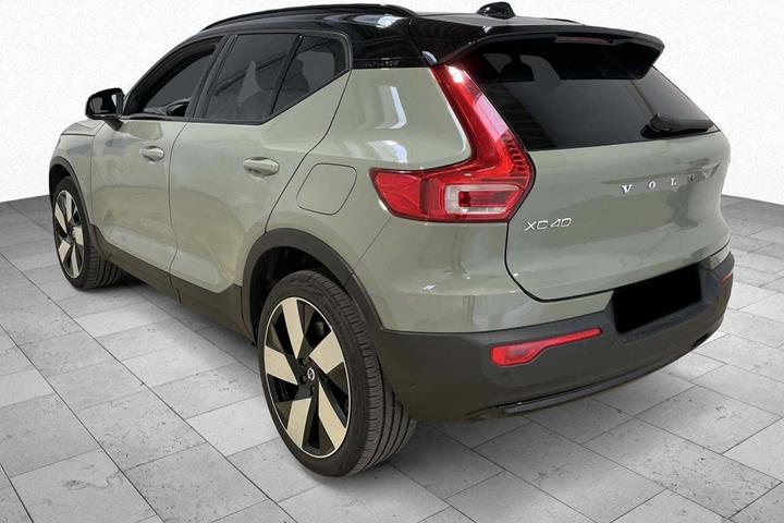Grøn Volvo XC40 fra 2024