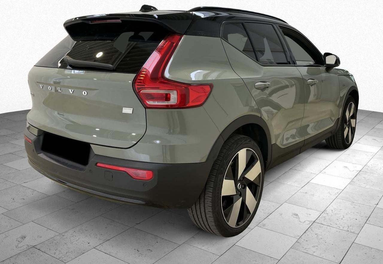 Grøn Volvo XC40 fra 2024