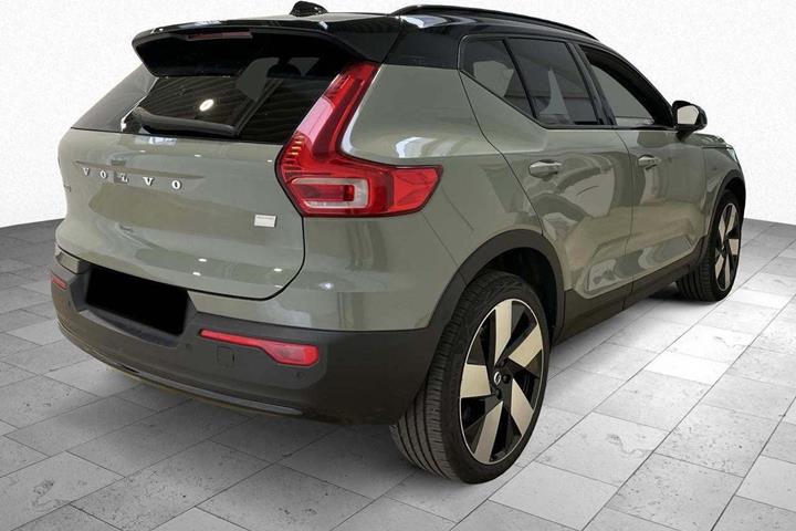 Grøn Volvo XC40 fra 2024