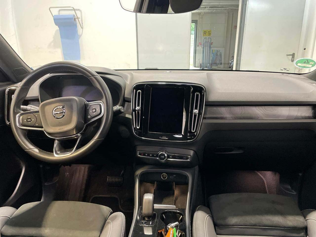 Grøn Volvo XC40 fra 2024