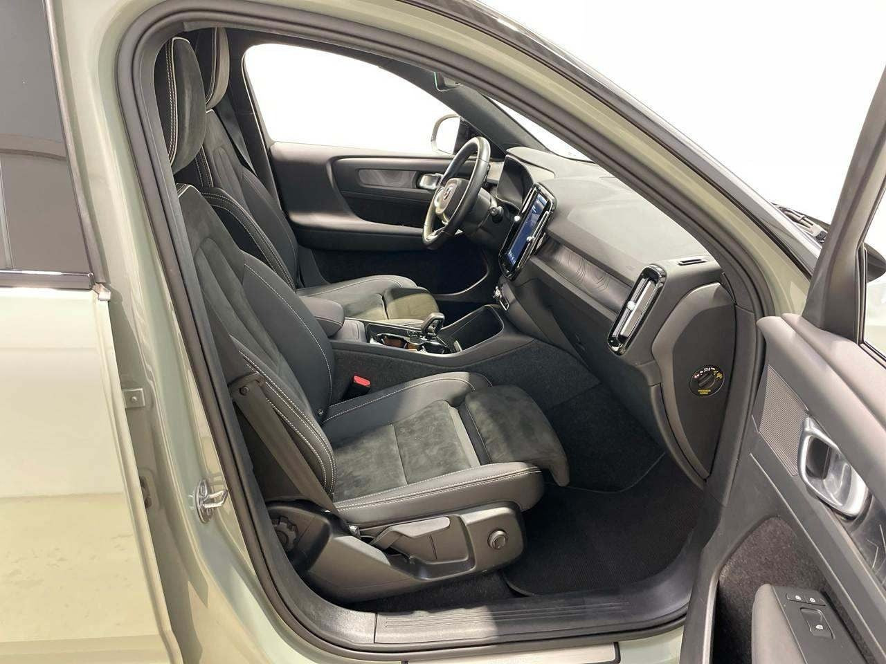 Grøn Volvo XC40 fra 2024