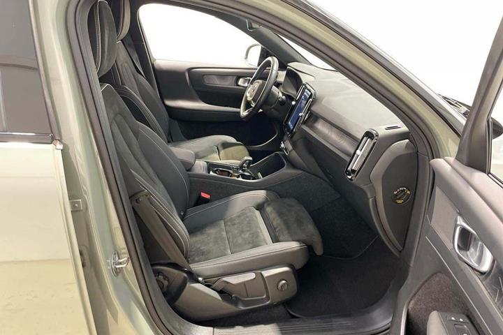 Grøn Volvo XC40 fra 2024
