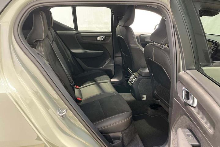 Grøn Volvo XC40 fra 2024