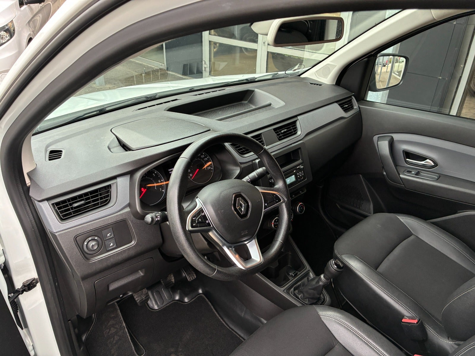 Hvid Renault Express fra 2022