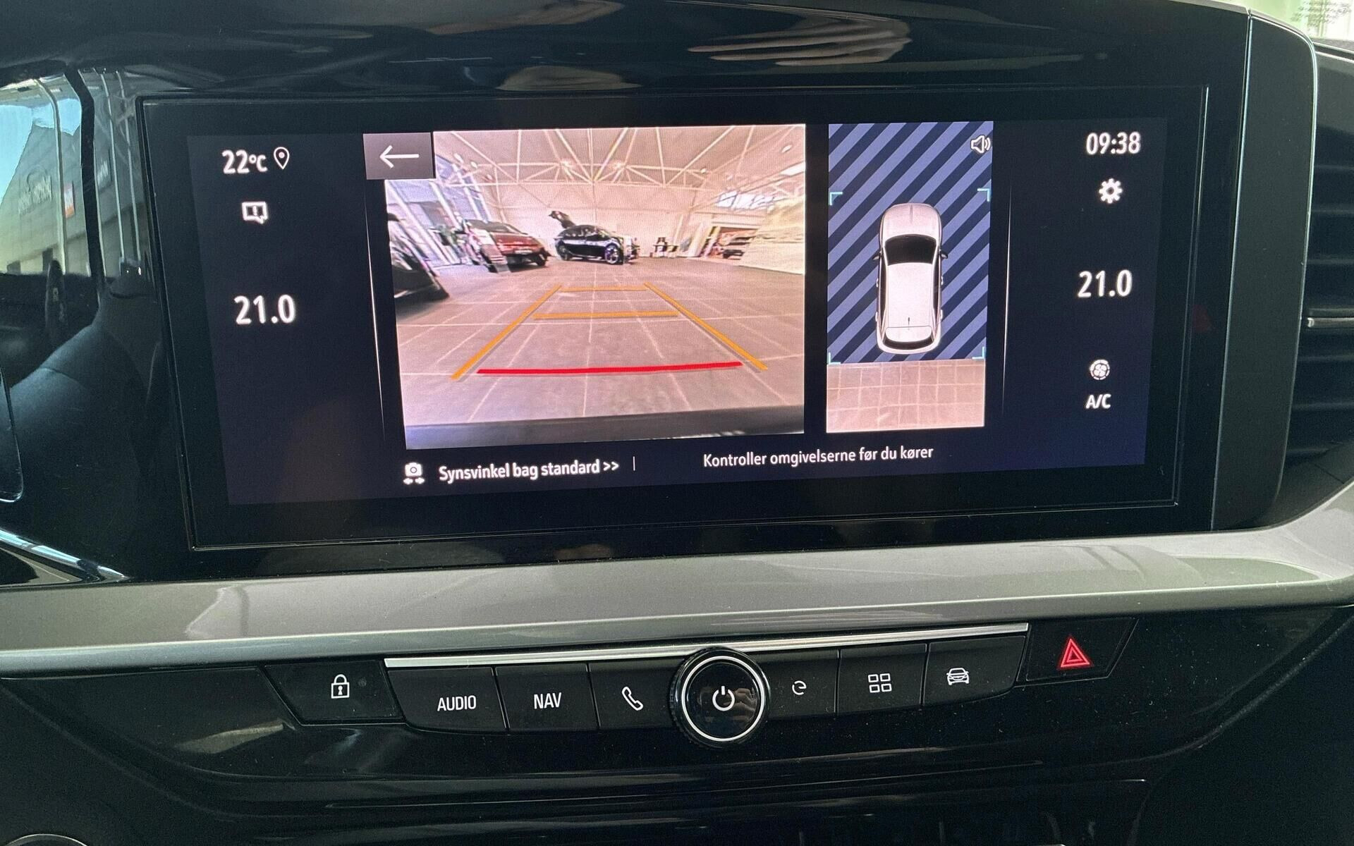 Grå Opel Mokka-e fra 2023