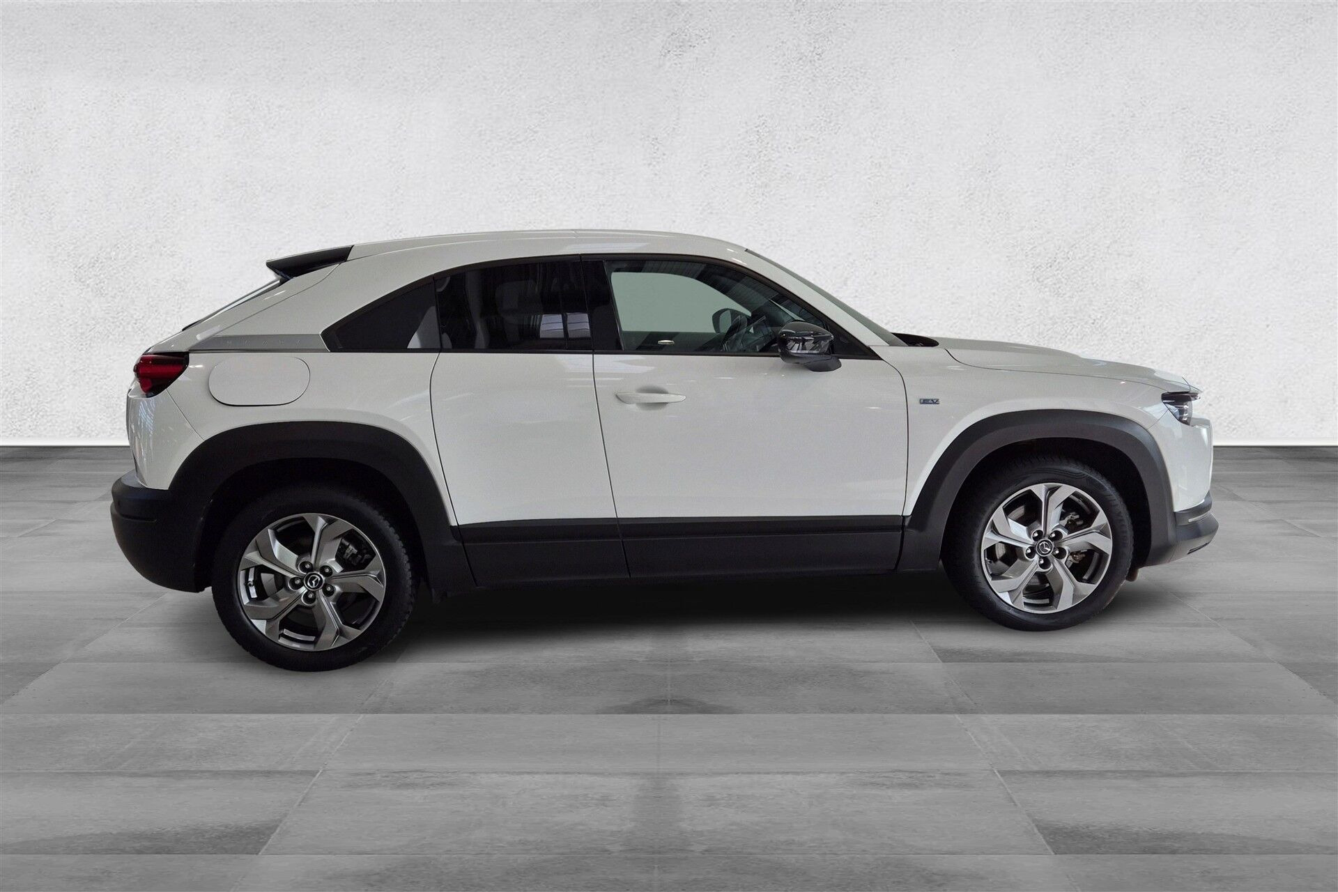 Hvid Mazda MX-30 fra 2023