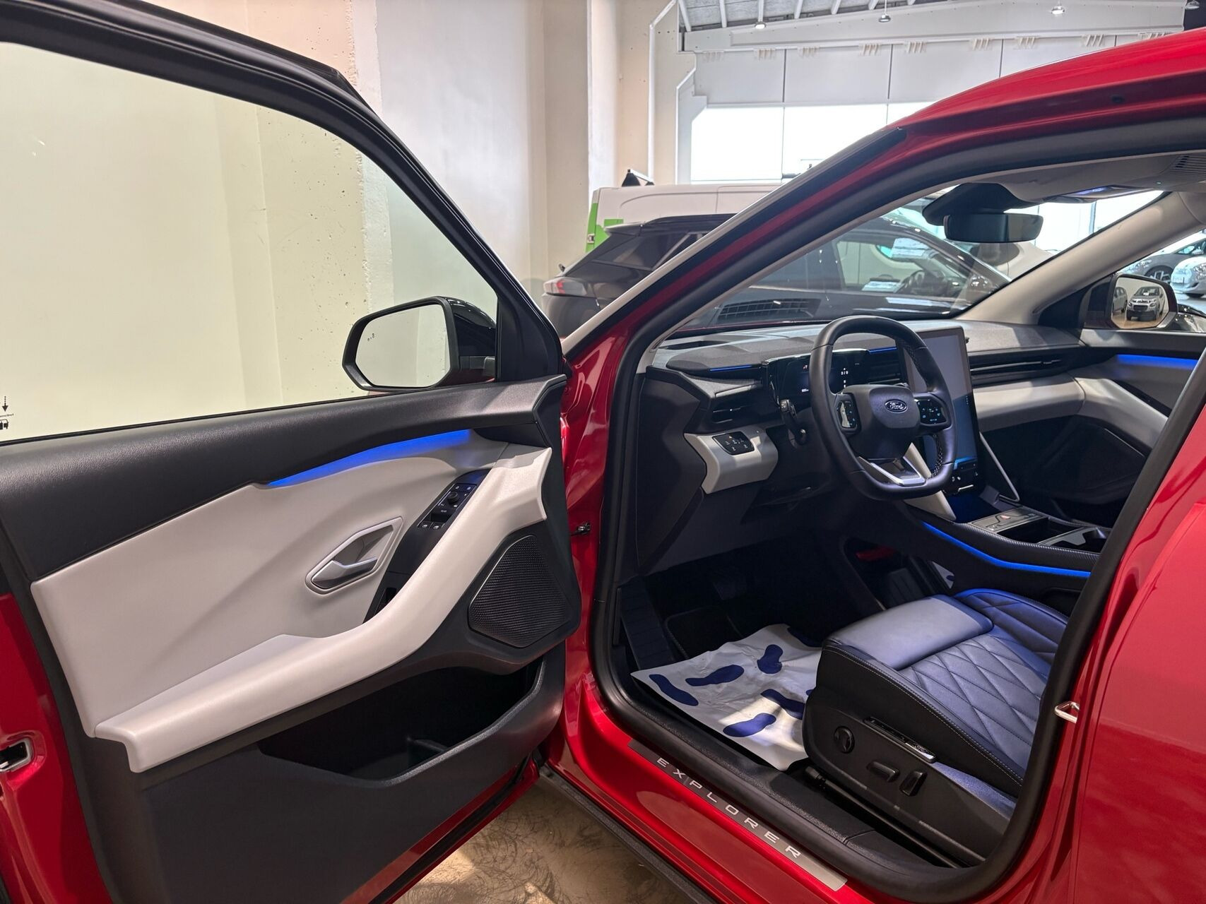 Rød Ford Explorer fra 2025