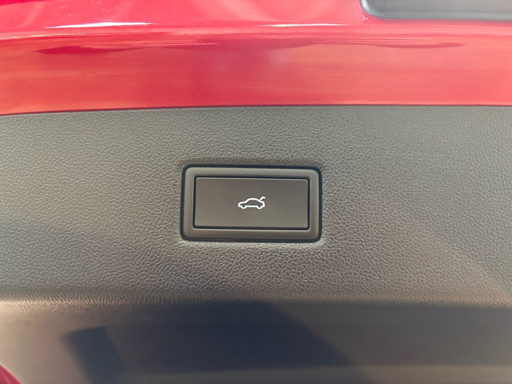 Rød Ford Explorer fra 2025