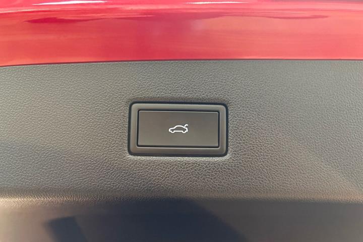 Rød Ford Explorer fra 2025