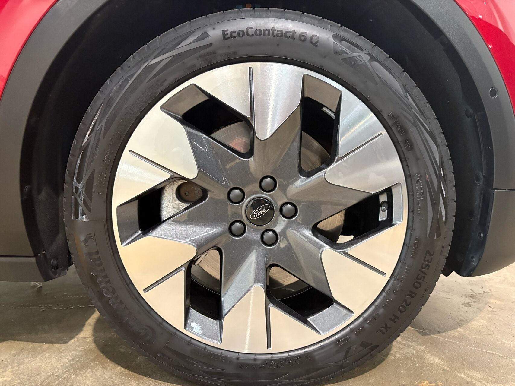 Rød Ford Explorer fra 2025