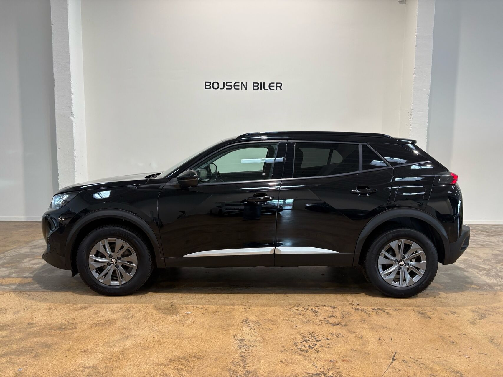 Sort Peugeot 2008 fra 2021