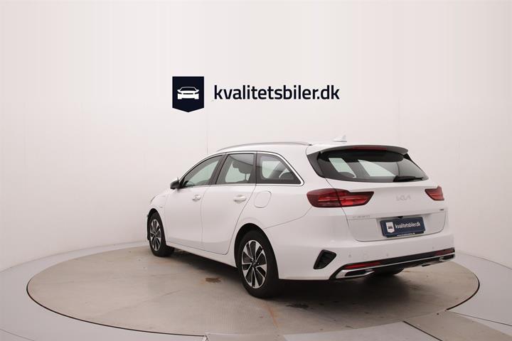 Hvid Kia Ceed fra 2023