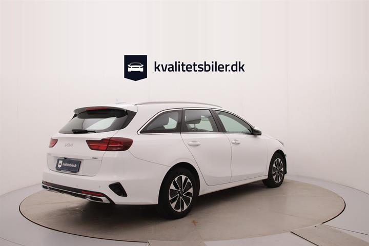 Hvid Kia Ceed fra 2023