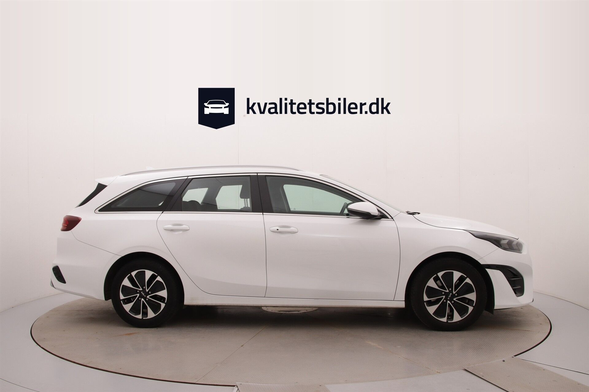 Hvid Kia Ceed fra 2023