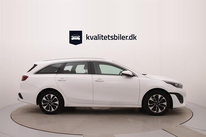 Hvid Kia Ceed fra 2023