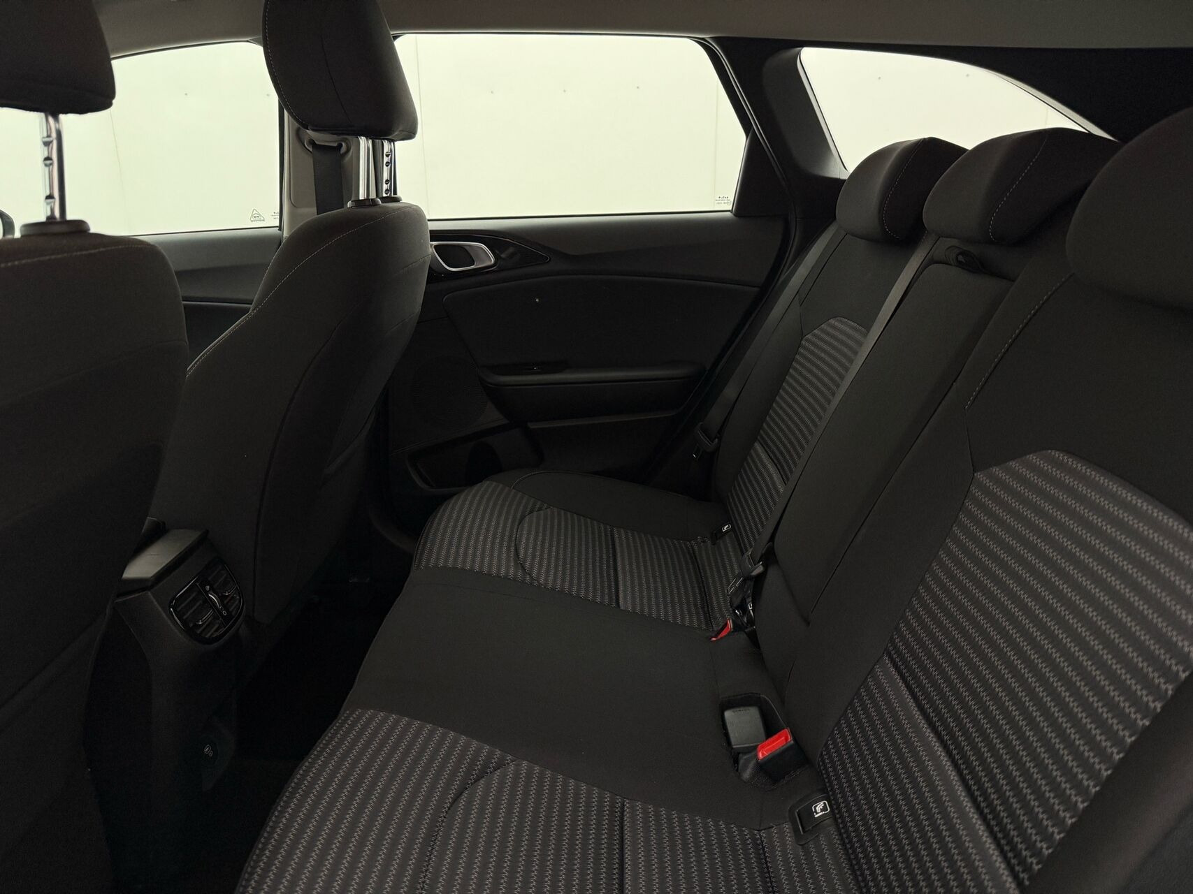 Hvid Kia Ceed fra 2023